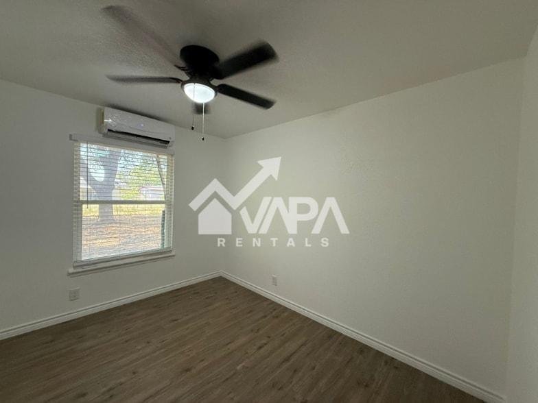 Building Photo - 4210 Sunrise Creek Dr