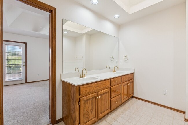 Building Photo - 11129 Springhollow Ct