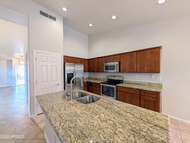 Building Photo - 15748 W Paradise Ln