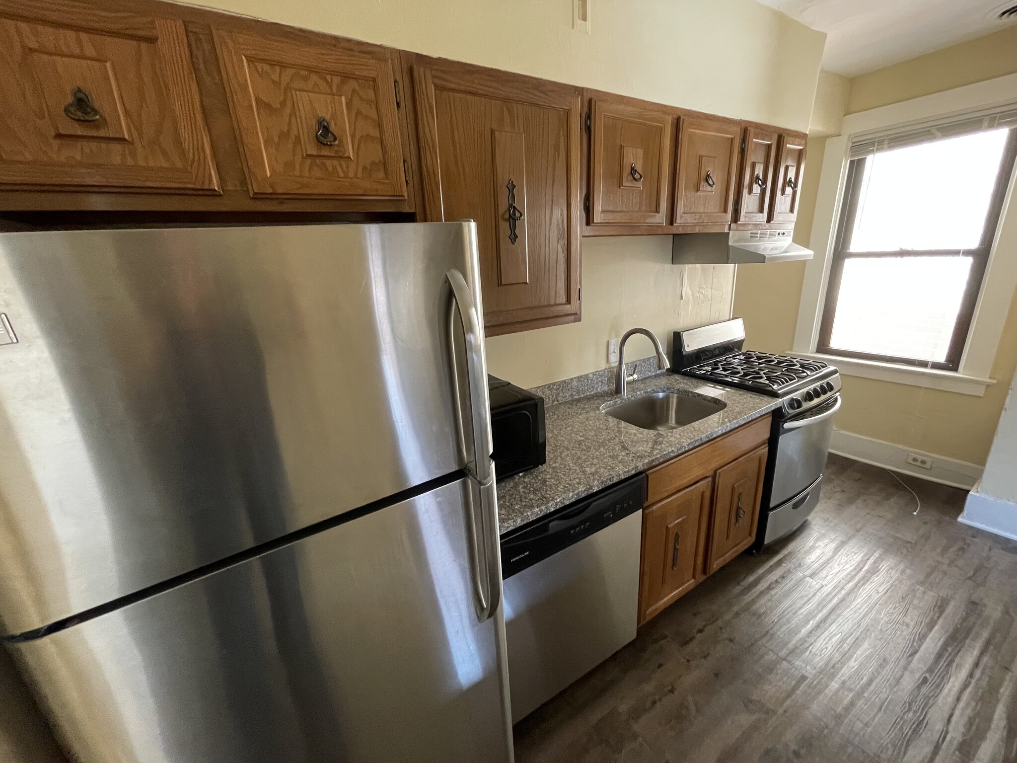 Kitchen - 943 Saint James St