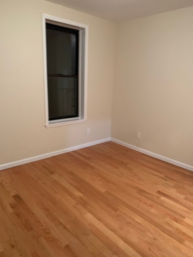 3C-1bedroom - 3767 63rd St