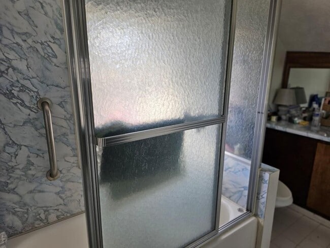 Building Photo - 2111 Fairhaven Cir NE