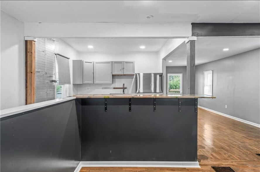 Personalized bar top, view from open dining area - 600 Ridgeview Ave