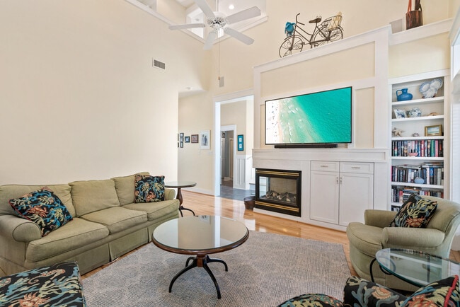 Building Photo - 10 Boardwalk Ln