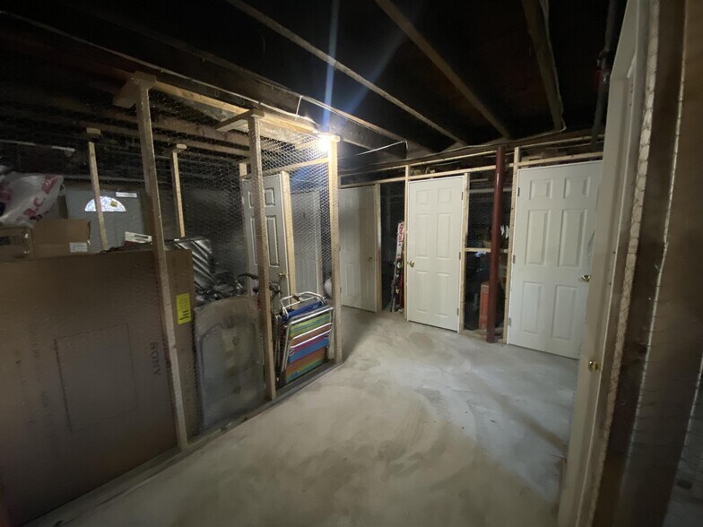 Building Photo - 359 Columbia St