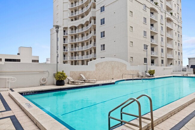 Building Photo - 255 Evernia St