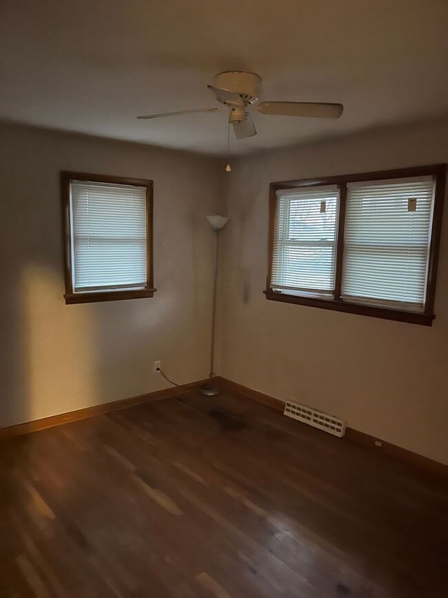 Building Photo - 2006 White St