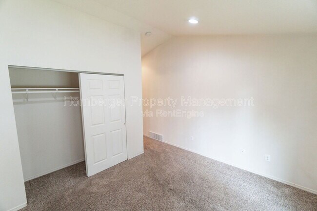 Building Photo - 621 S Bowdish Rd