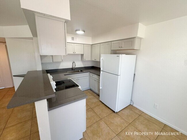 Building Photo - 1656 Stevens St