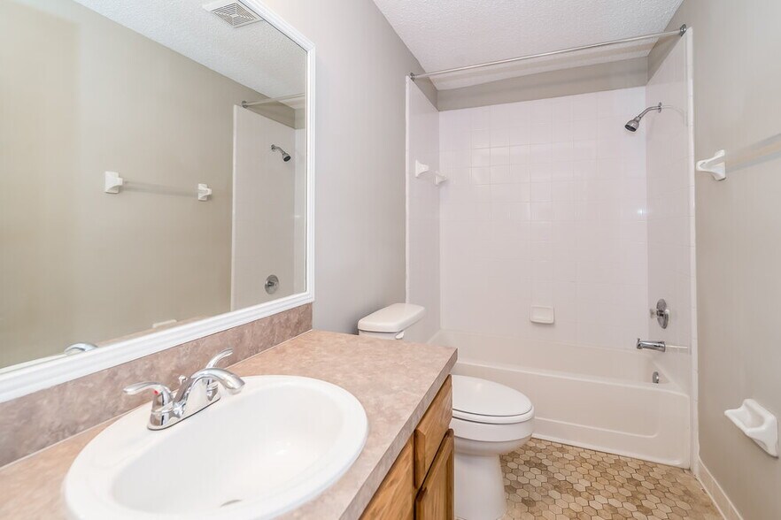 Building Photo - 3338 Ayrshire St