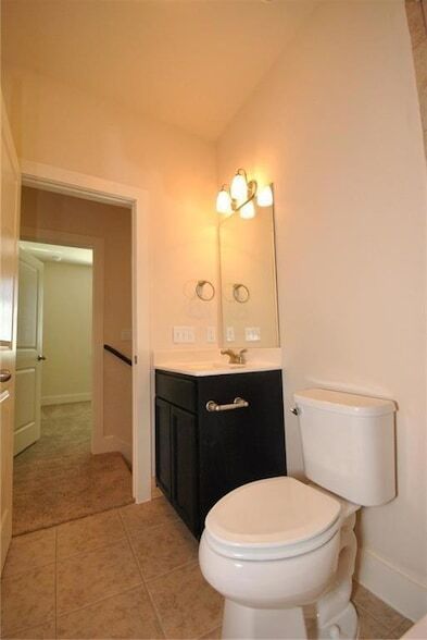 Building Photo - 2222 Creekside Ln