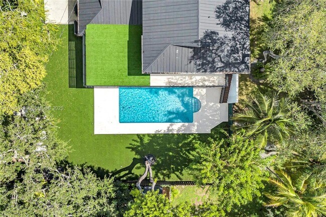 Building Photo - 11340 SW 74th Ct