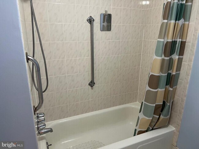 Building Photo - 9921 Bustleton Ave