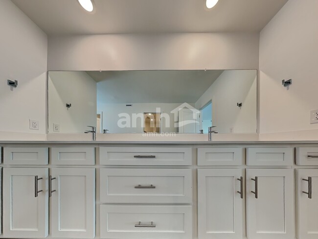 Building Photo - 9668 Harkes Dr