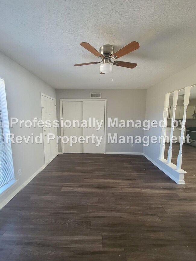 Building Photo - Spacious Northaven Home