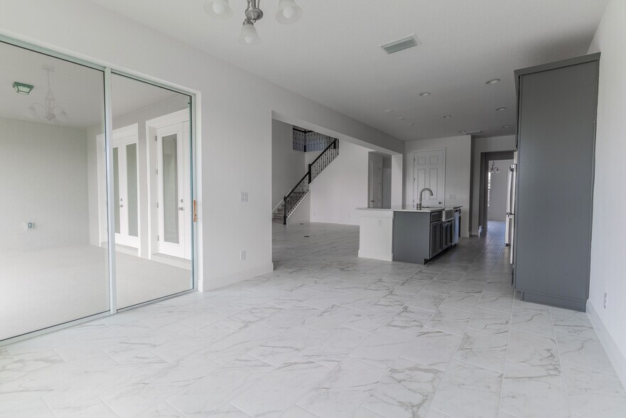 Building Photo - 5018 Down Ct