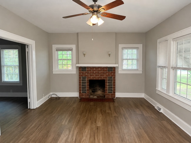 Building Photo - 3 bedroom, 1 bath house in Burlington