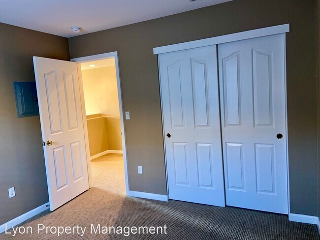 Building Photo - 2 br, 2.5 bath House - 2504 Esplanade Circle