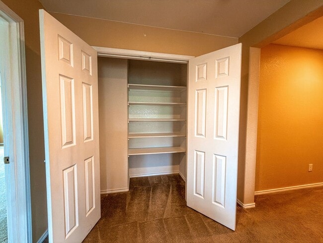 Building Photo - University Park - 5 bedrooms, 3-1/2 Baths