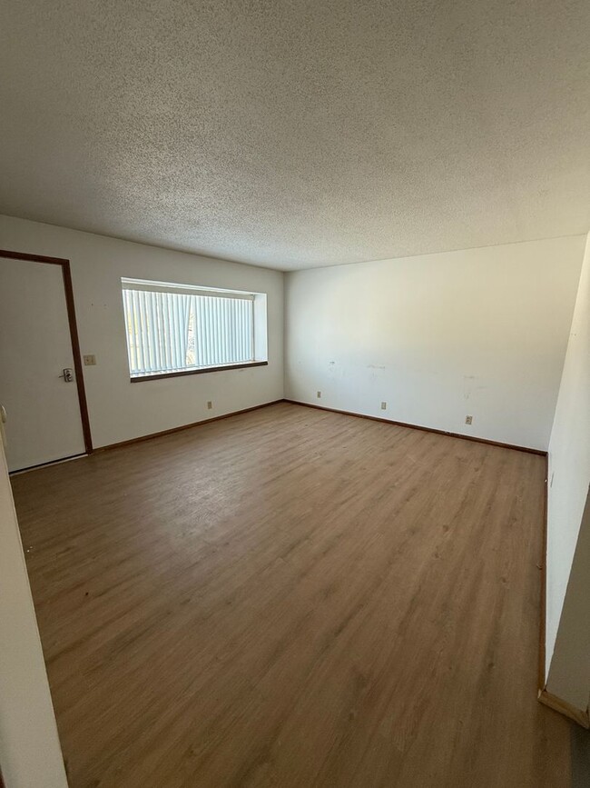 Building Photo - Quiet Duplex with Large Yard - West Jackson Albany, Indiana