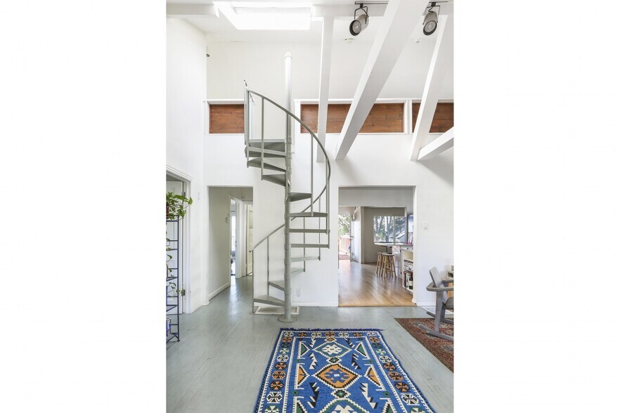 Building Photo - 1563 Lucretia Ave