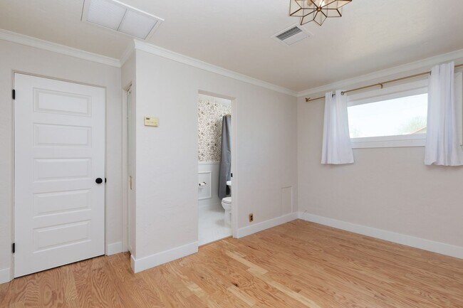 Building Photo - Cute Phoenix 1 bedroom