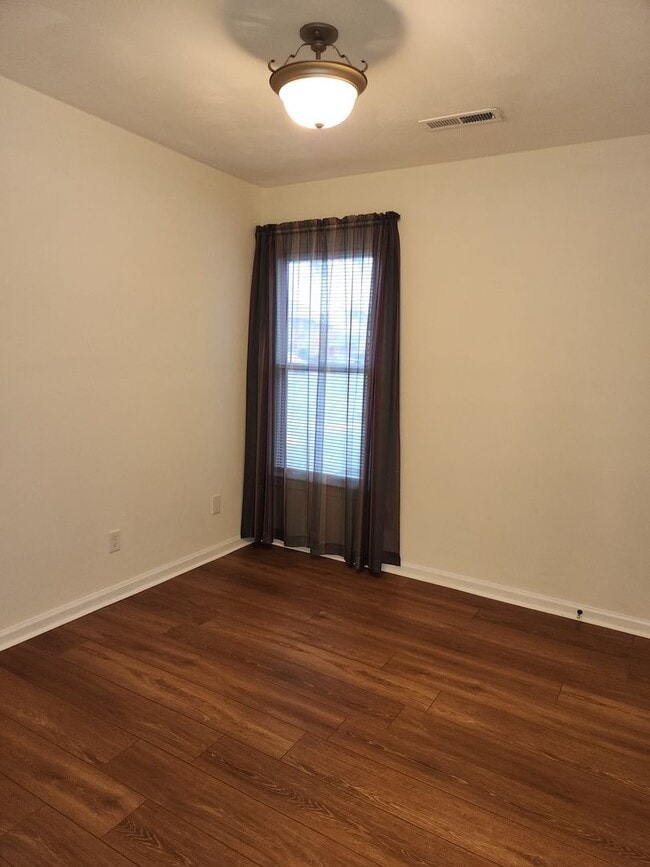 Building Photo - KEMPSVILLE LAKE