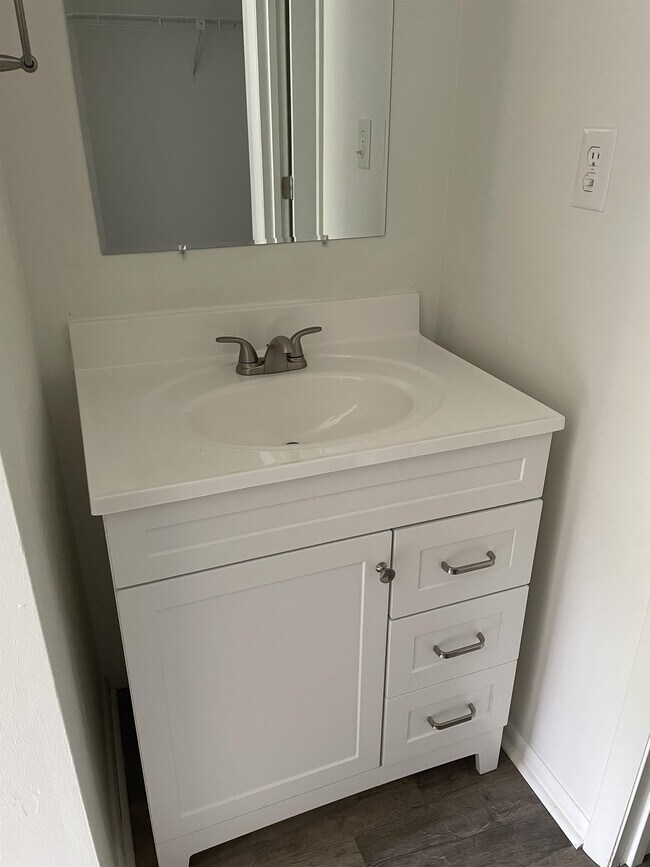 Building Photo - 161 Harvest Dr