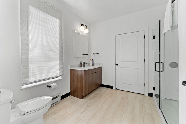 Building Photo - 600 Broadway-SI ID1240310P