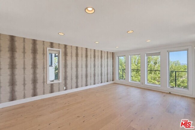 Building Photo - 2226 Ronda Vista Dr