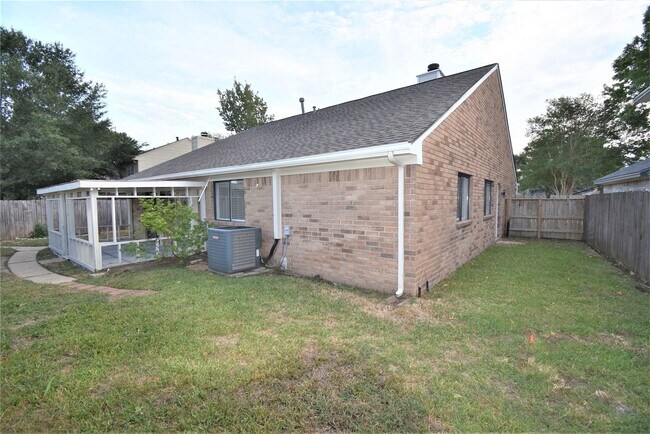 Building Photo - 18058 Brooknoll Dr