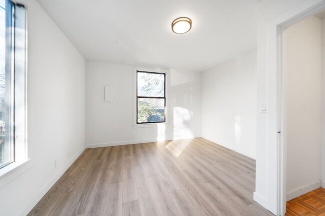 Building Photo - 7414 NE 6th Ave