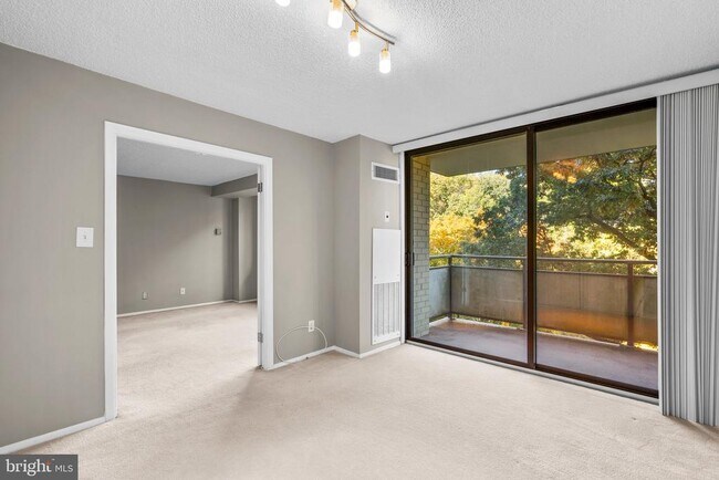 Building Photo - 5225 Pooks Hill Rd