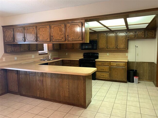 Building Photo - 518 Garland Ct