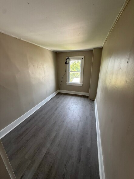 Building Photo - 1363 Capouse Ave