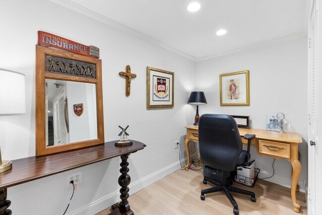 Building Photo - 84 Walpole St