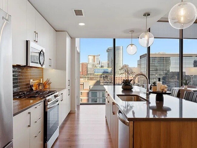 Building Photo - 1212 Demonbreun St