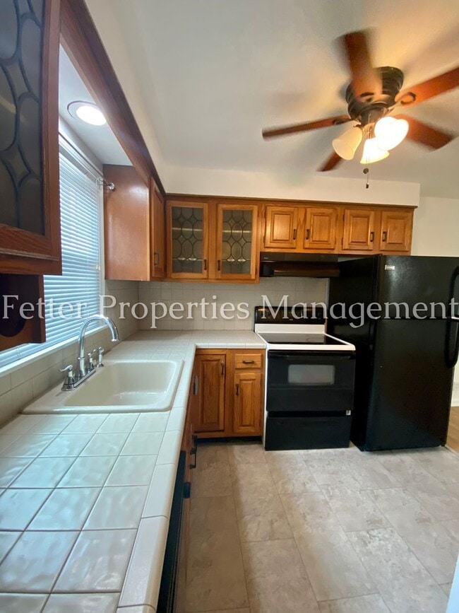 Building Photo - Townhouse Condo w/Pool Access!