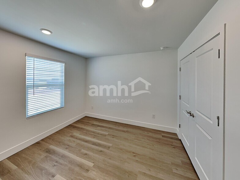 Building Photo - 9635 Harkes Dr