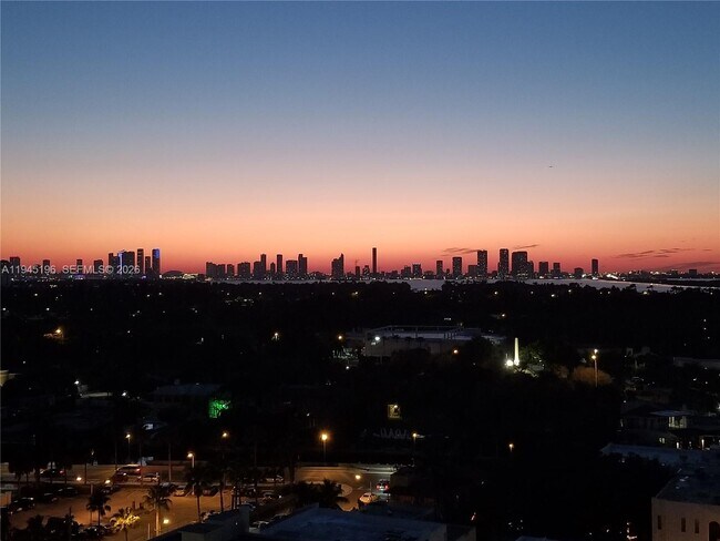 Building Photo - 2899 Collins Ave