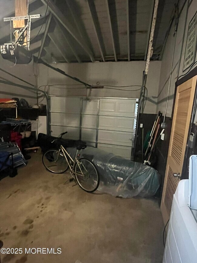 Building Photo - 1727 River Rd