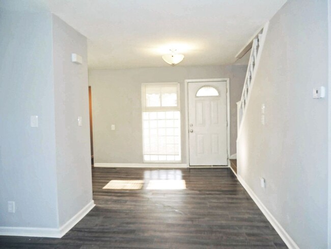 Building Photo - 4 Bed - 2 Full Bath Bungalow for Rent in W...