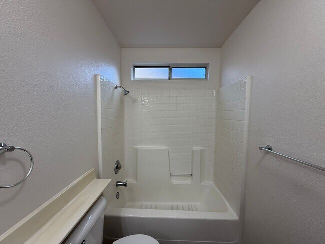 Building Photo - Newly updated single story 3 bedroom!