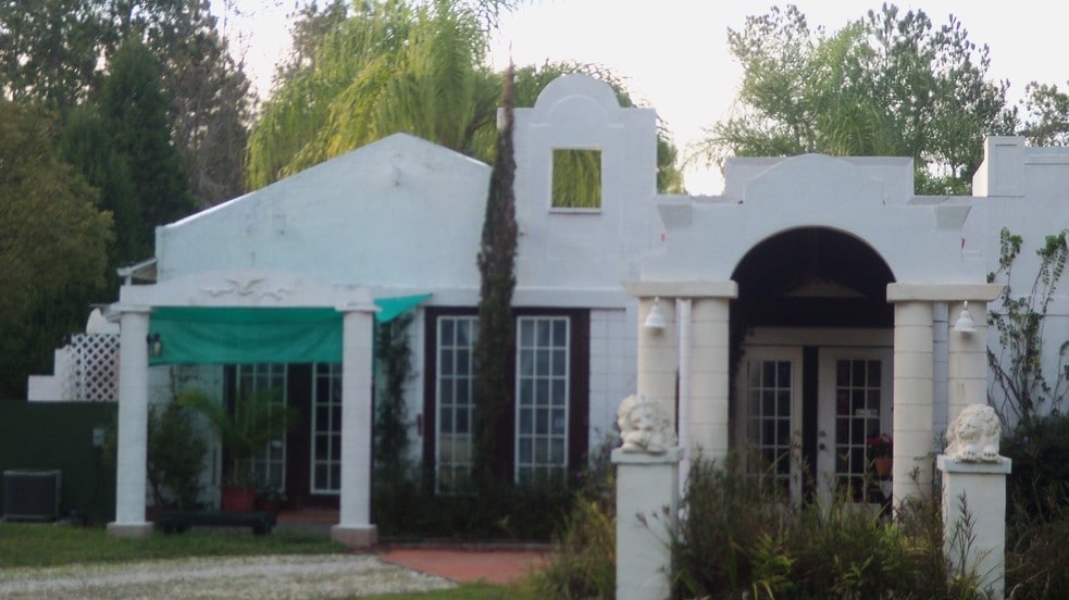 Front of Villa - 19390 Powell Rd