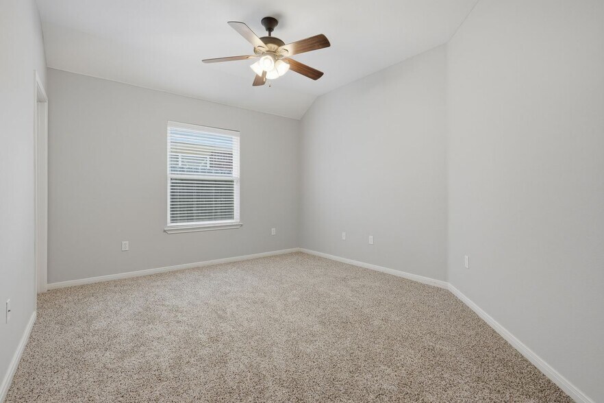 Building Photo - 313 San Rafael Dr