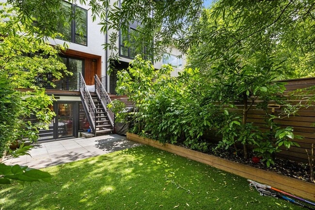 Building Photo - 634 Garden St