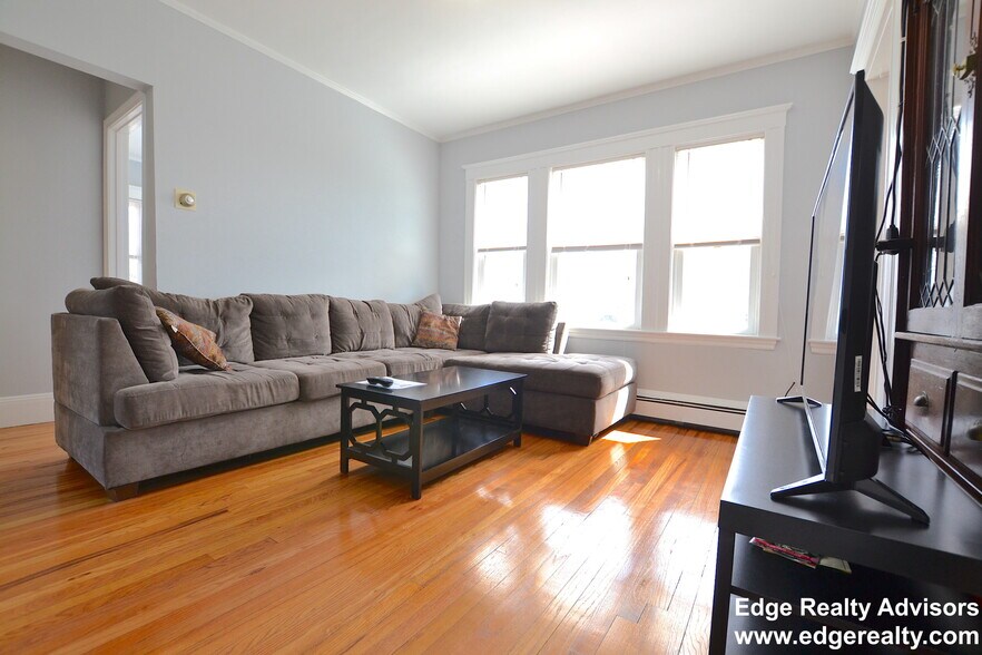 Building Photo - 68 S Crescent Circuit Cres