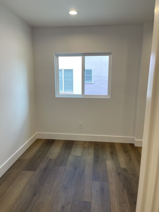 Building Photo - 1536 N Commonwealth Ave