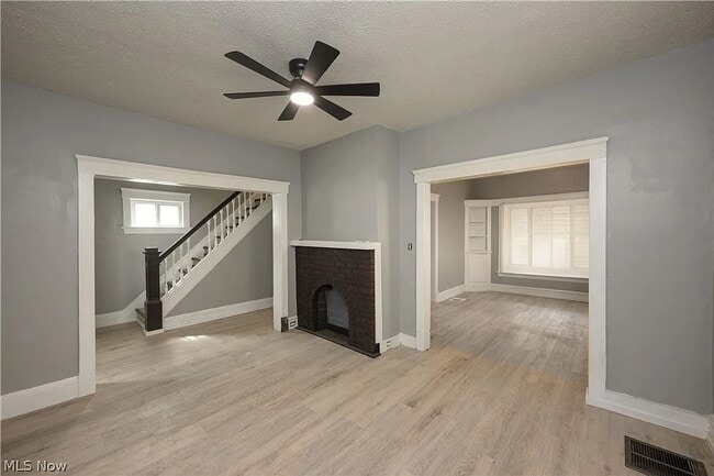Building Photo - Comfortable & Convenient Cleveland Living