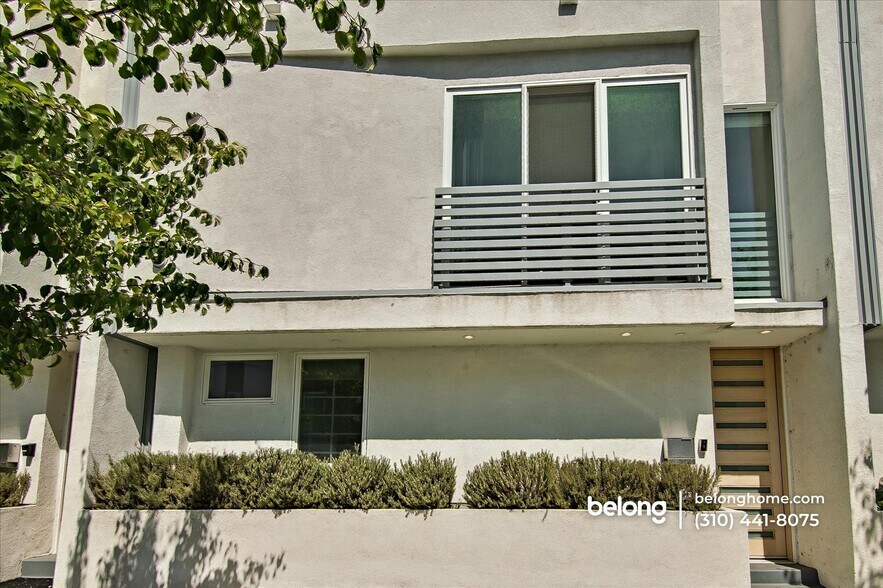 Building Photo - 5424 Camellia Ave